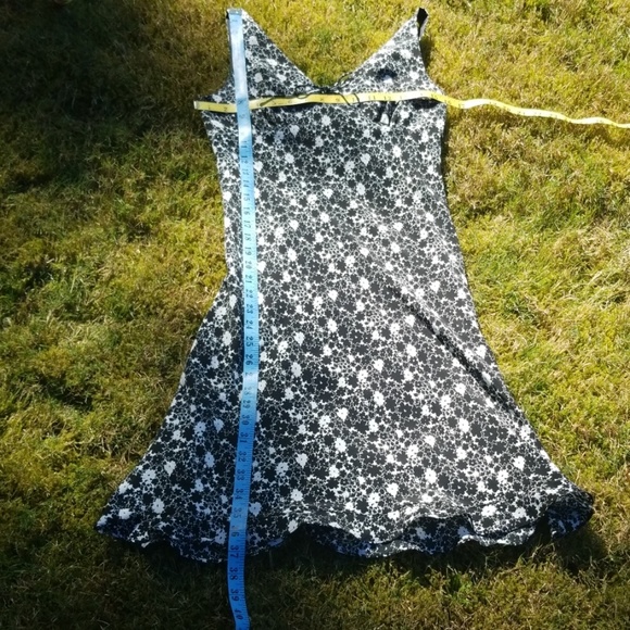 EXPRESS Black/White floral crepe dress sz 5/6 - Picture 7 of 7